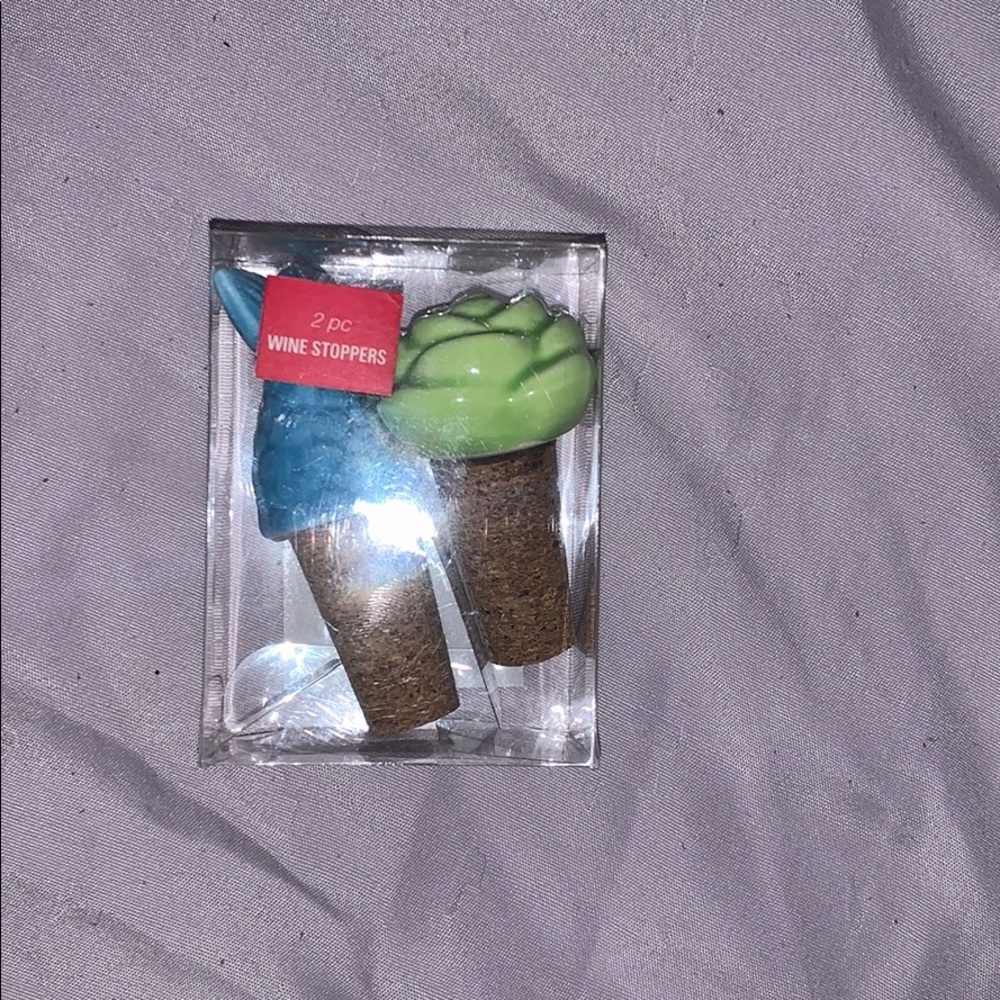 2 wine stoppers